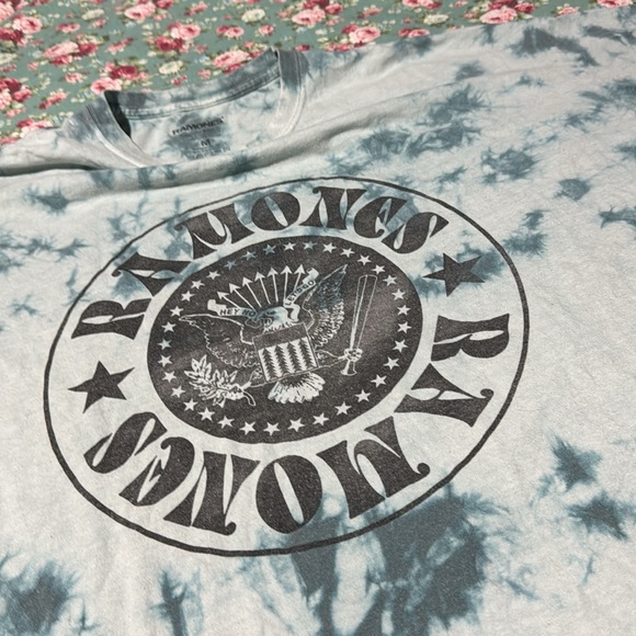 RAMONES! Blue tie dye T-shirt, vintage Retro Rock & Roll. M_fits Large. Unique💫 - Picture 5 of 6